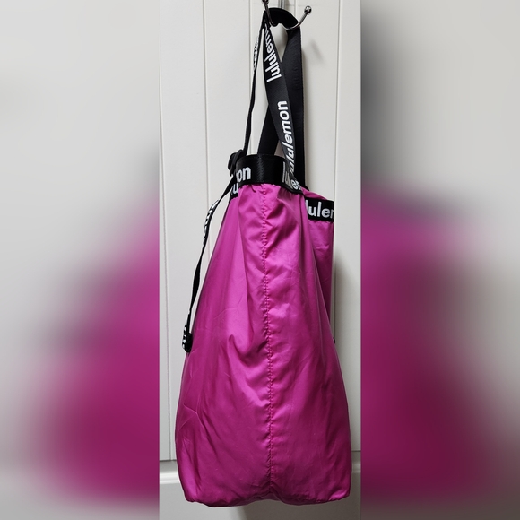 LULULEMON The Rest is Written Tote in Highlight Purple NWOT - Picture 9 of 16